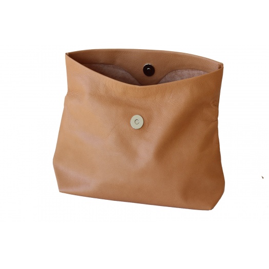 pochette coussin camel