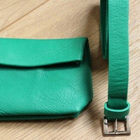 🌿 VERT EMERAUDE 🌿⁠
On ne se lasse pas de le regarder depuis qu'on l'a retrouvé! ⁠
Et visiblement nous ne sommes pas les seules car vous êtes déjà nombreuses à avoir succombé à son charme.⁠
Un grand merci pour cet accueil 🙏⁠
.⁠
.⁠
.⁠
#comeback #vert #emeraude #pochette #ceinture #cuir #leather #belt #merci #green #accessoires #clutch